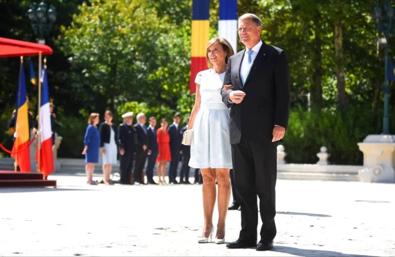 Ce diferență de vârstă este între Klaus Iohannis și soția lui, Carmen. Cu câți ani este mai mare președintele României