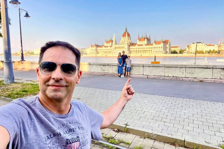 Cine este soția lui Dan Negru, de fapt. Pe el îl vezi mereu la TV, însă uite ce familie frumoasă are