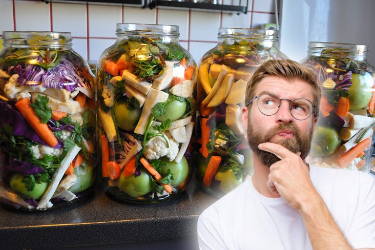 Cum se pun murăturile asortate la borcan. Ordinea corectă după o rețetă veche pentru o multitudine de gusturi si arome