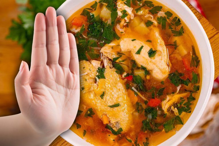 De ce să nu mănânci ciorbă seara. Foarte mulți fac greșeala asta