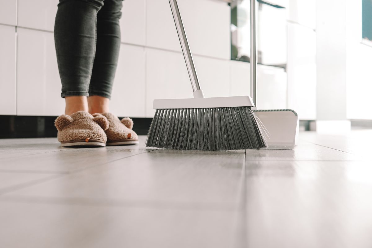 De ce sa nu maturi niciodata inspre usile din casa. Greseala uriasa pe care o fac multe gospodine