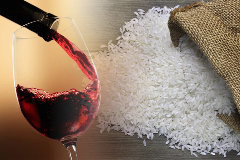 De ce să pui boabe de orez în vin. Trucul somelierilor francezi care îți va face viața mai ușoară