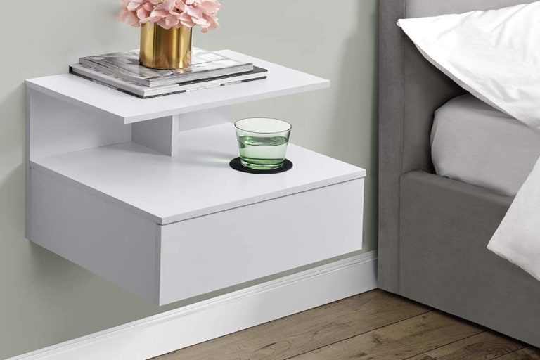 De ce să ții un pahar cu apă, sare și oțet în dormitor. Trucul pe care e bine să-l știi