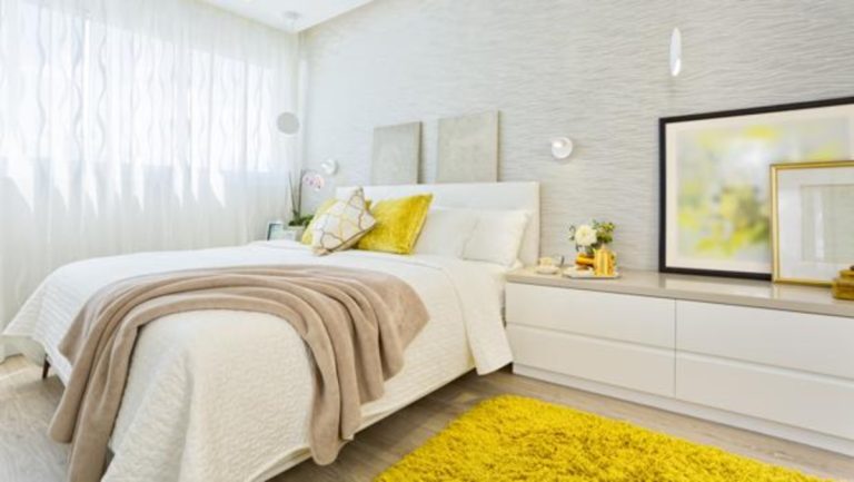 Obiectele pe care să nu le ții niciodată lângă pat. Așa atragi ghinionul în viața ta