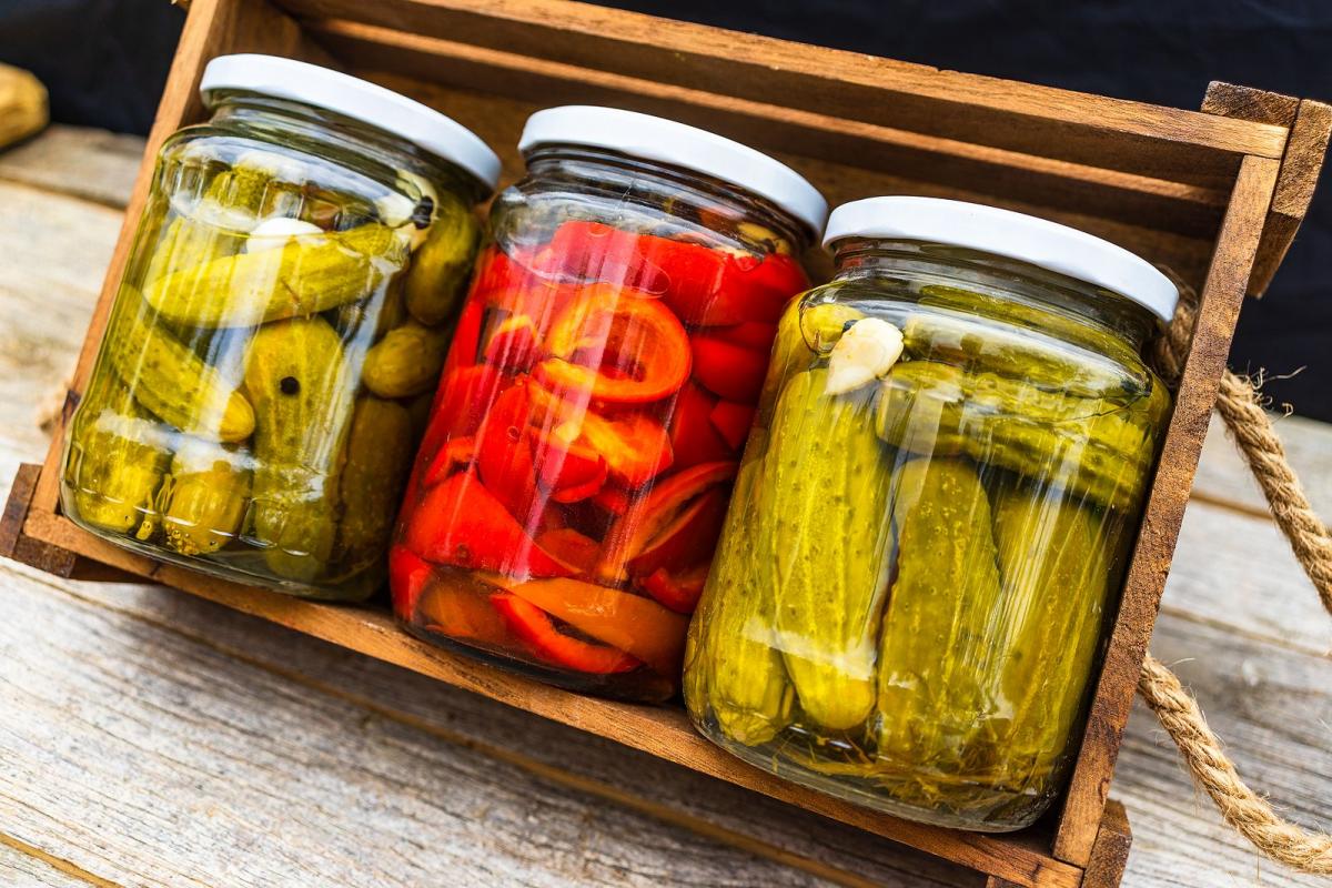 Greselile pe care le faci cu muraturile pentru iarna. Ce legume nu au nevoie de fierbere, gustul va fi prea intepator