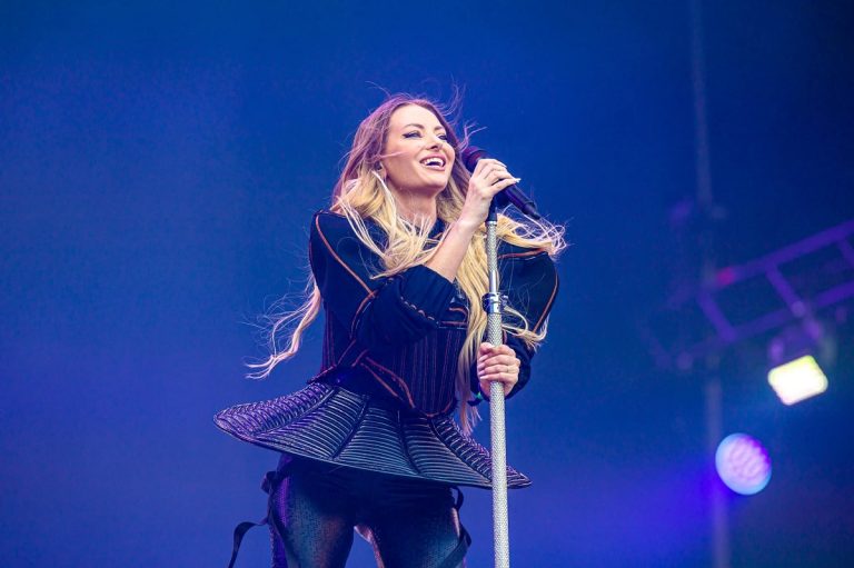 “Îmi plesneau venele pe cap”. Ce a pățit Delia pe scena Untold 2023, artista le-a dezvăluit tot fanilor