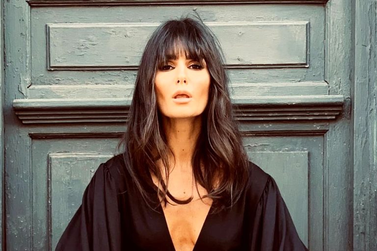 Incredibil cât de schimbată era Dana Budeanu înainte de operațiile estetice. Dovada că s-a transformat total