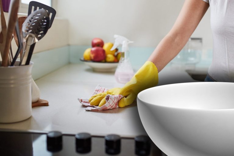 Locul surprinzător din bucătărie pe care să-l cureți neapărat. Puțini știu că e plin de bacterii