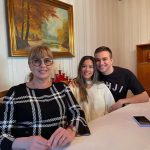 Mariana Pfeiffer, fiul ei si iubita acestuia