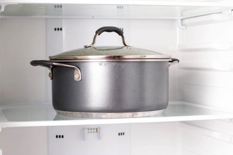 De ce să nu ții niciodată oala cu mâncarea în frigider. Multe gospodine fac greșeala