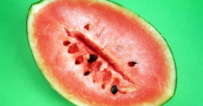 Nu mai consuma pepene dacă vezi asta! Detaliul care îți arată clar că nu e bun de mâncat