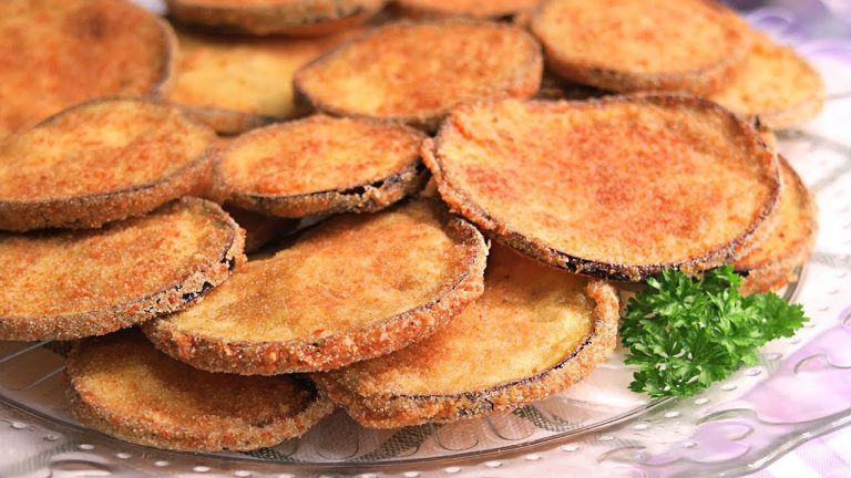 Secretul celor mai bune vinete pane. Cu ce trebuie să amesteci făina ca să iasă mai crocante și mai gustoase