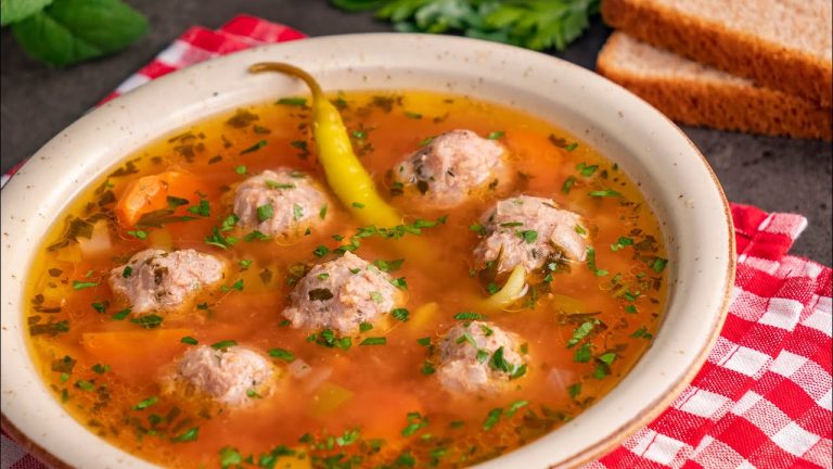 Câtă apă se pune la ciorba de perișoare, de fapt. Detaliul esențial pentru a ieși cu adevărat gustoasă