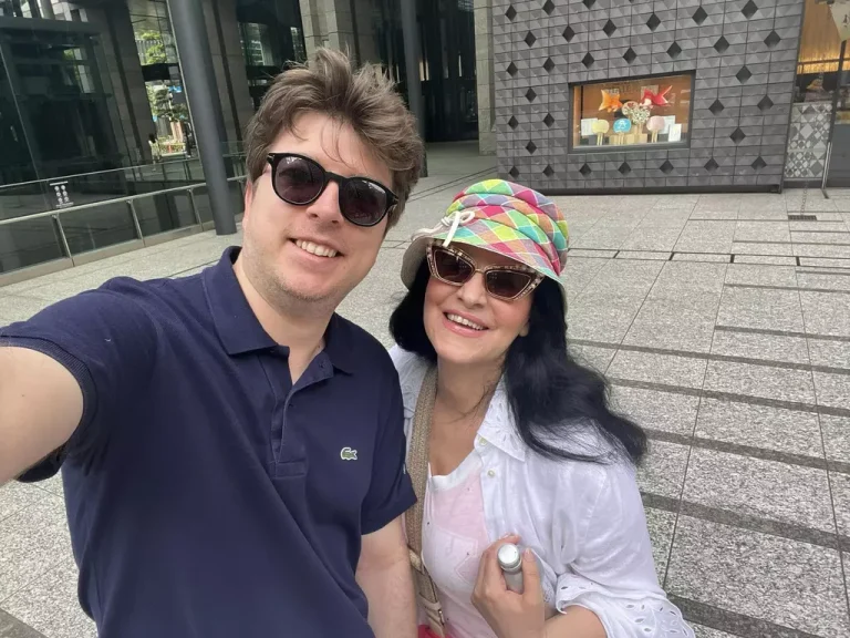 Ce diferență de vârstă este între Angela Gheorghiu și Mihai Ciortea, iubitul ei. Artista este mult mai mare. La început puțini le-au dat vreo șansă