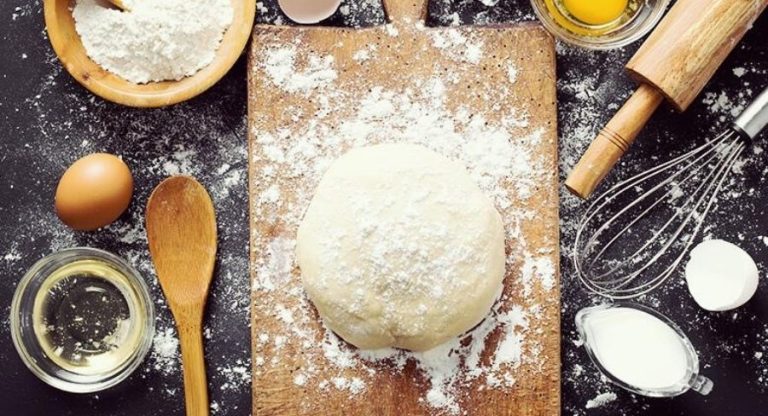 Secretul celui mai bun aluat dospit pentru plăcintă după o rețetă veche. Ce adaugă gospodinele din Moldova pentru o frăgezime deosebită