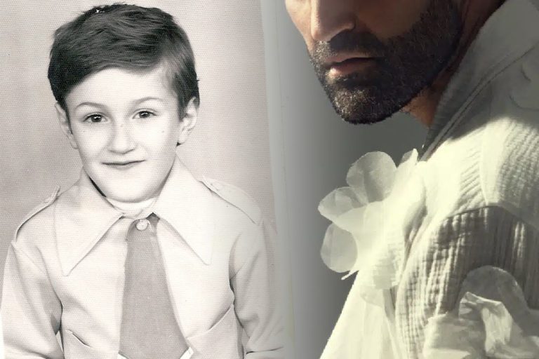 Băiețelul timid din imagine e o mare vedetă TV. Toți românii îl adoră. L-ai recunoscut?