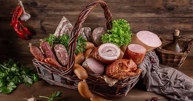 Ce conține salamul de Sibiu, de fapt. Puțini români știu adevărul, ingredientul secret care te va șoca