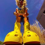 Delia, apariția care a stârnit multe reacții negative pe internet. Cât costă cizmele bizare cu care s-a afișat