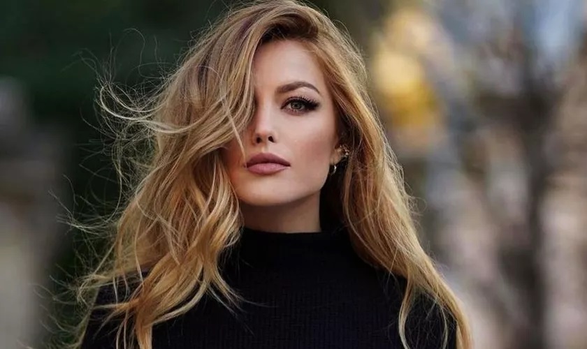 Elena Gheorghe, asa cum nu ai vazut-o niciodata. S-a descaltat si ce a urmat e senzational