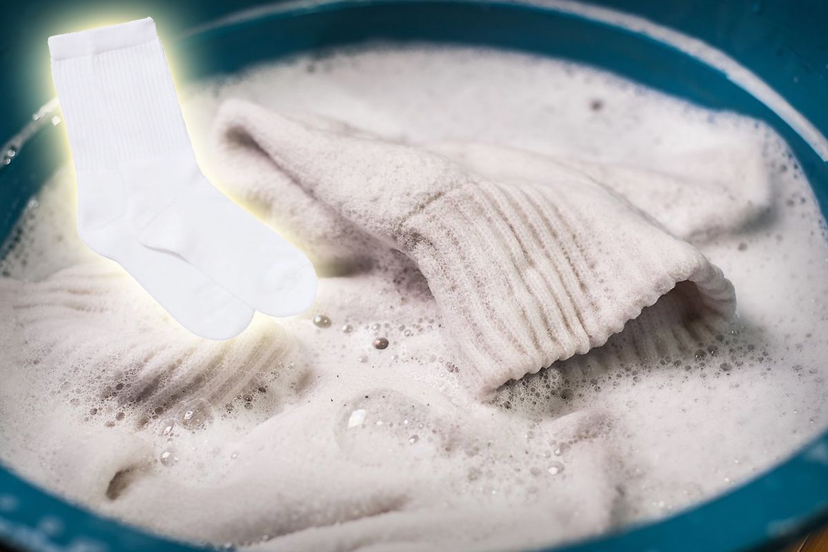 În ce să înmoi șosetele murdare înainte de a le băga la mașina de spălat