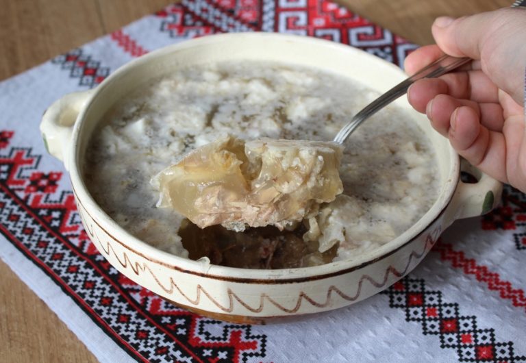 Piftie de porc ca acum 100 de ani. Ingredientele secrete pe care le foloseau gospodinele în trecut. Ieșea delicioasă