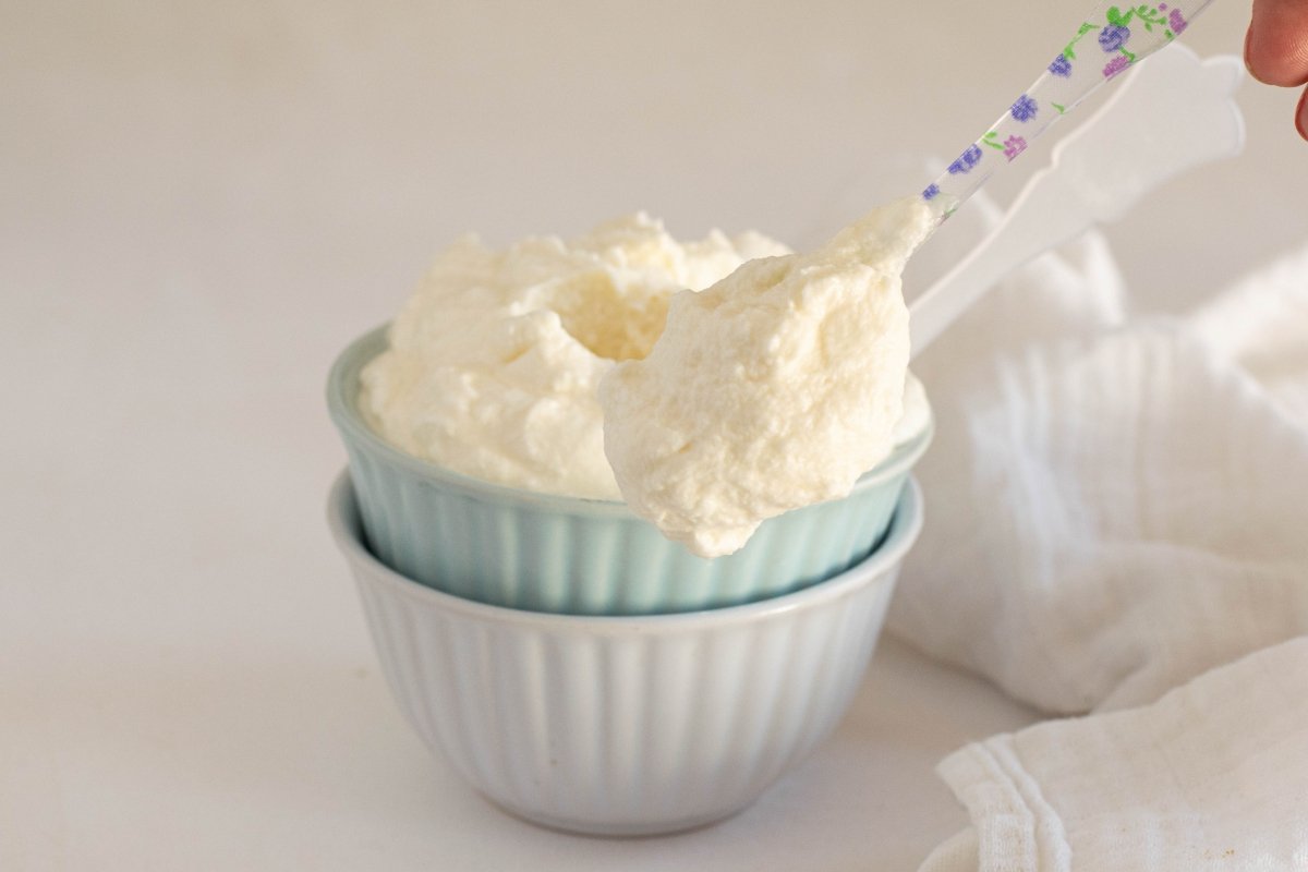 Rapida, usoara si prea buna. Cum sa faci frisca de casa in mai putin de 1 minut