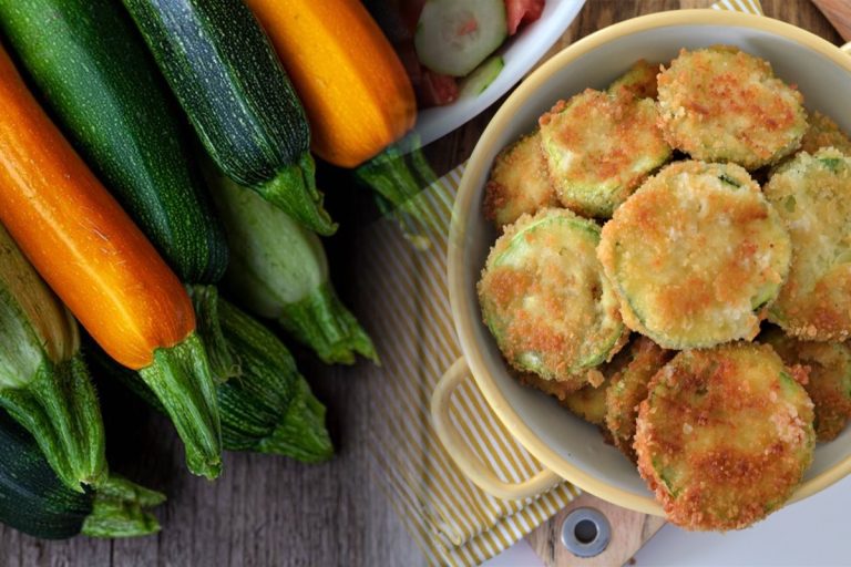 Secretul celor mai buni dovlecei la cuptor. Ce să presari peste ei imediat ce i-ai pus în tavă. Ies foarte gustoși așa