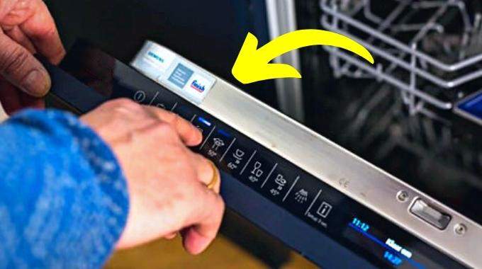 Butonul secret de la mașina de spălat vase. Puțini știu de el, economisești mulți bani la sfârșitul lunii