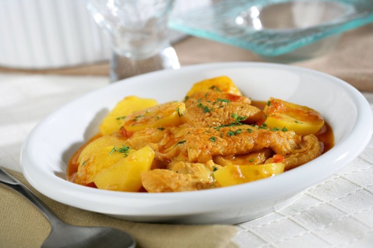 Ce să adaugi la final în tocănița de cartofi. Singurul ingredient care îi dă o aromă aparte