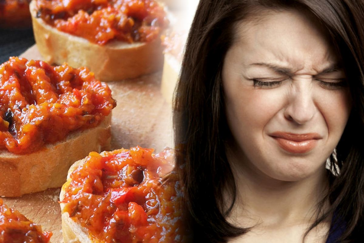 Ce să faci neapărat dacă se acrește zacusca. Trucul gospodinelor de la țară pe care trebuie să-l știi