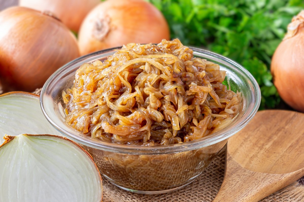 Ceapă caramelizată în două variante