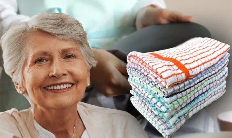 Cu ce se fierb prosoapele de bucătărie, de fapt. Trucul bunicii care elimină petele de grăsime și mirosul neplăcut