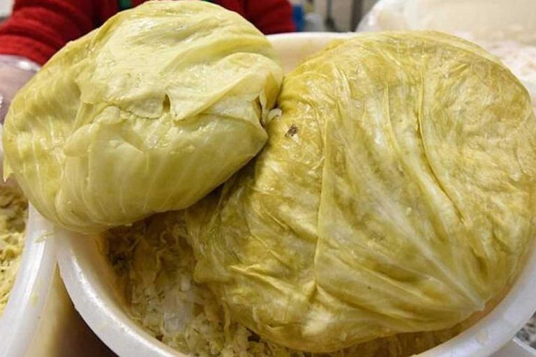 Cele mai bune sfaturi și trucuri pentru ca varza murată să iasă perfectă. Ce ingrediente nu trebuie să lipsească din butoi