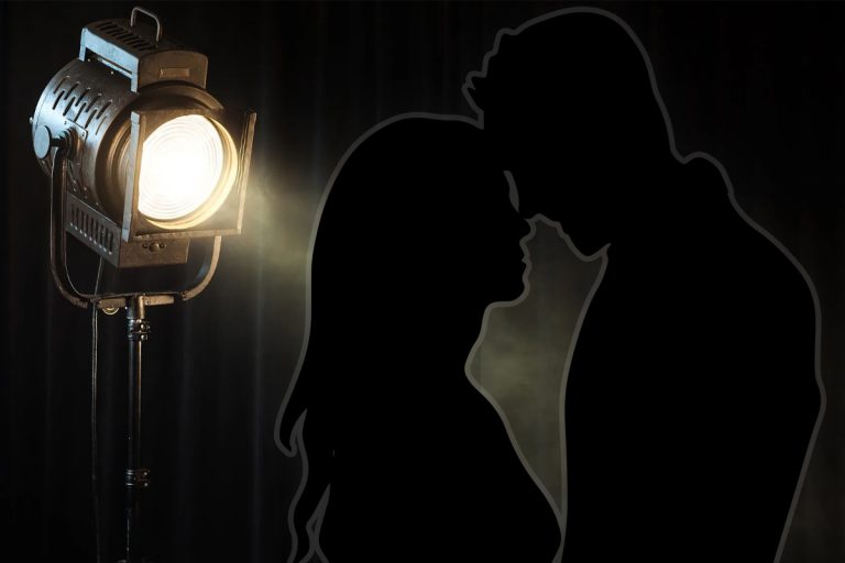 Cuplu surpriză în showbizul românesc. Cu cine se iubește fiul Andreei Esca, e mai în vârstă decât el