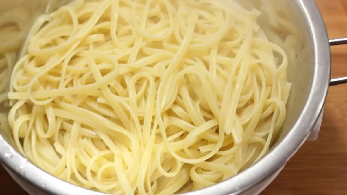 De ce nu se clătesc pastele cu apă rece