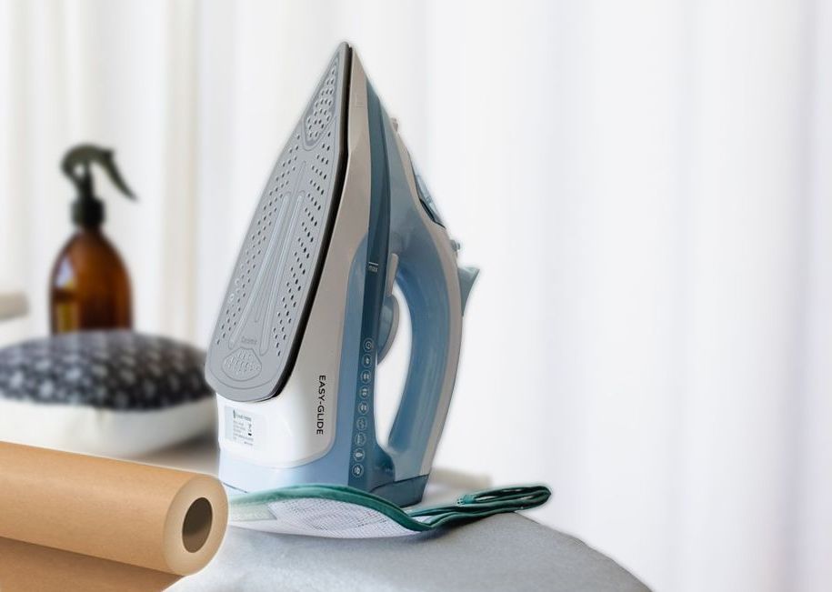 De ce să pui hârtie de copt pe haine, înainte să le calci