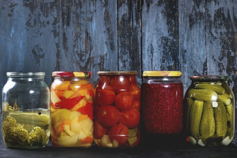 De ce se tulbură zeama la murături, de fapt. 3 cauze principale, ce nu trebuie să facă gospodinele sunt nicio formă