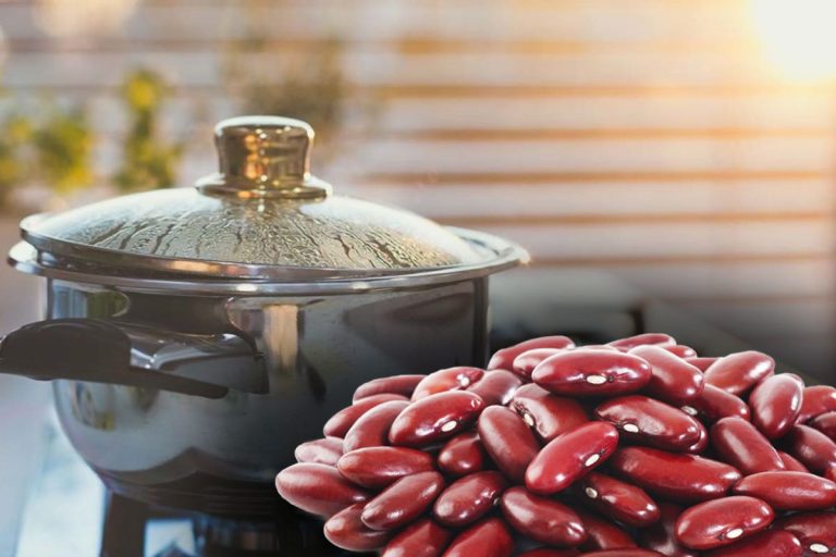 În ce să înmoi fasolea pentru un gust irezistibil. Marii bucătari fac furori cu acest ingredient secret, sigur nu te-ai gândit la el