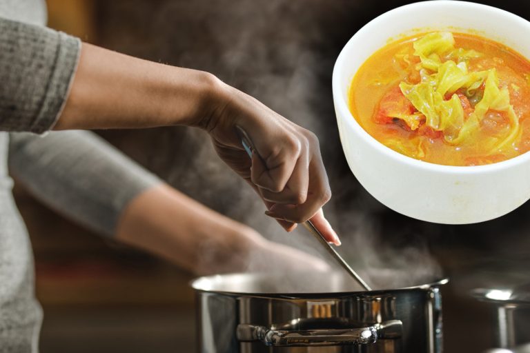 Rețete de mâncare cu varză murată. Trei preparate savuroase de te lingi pe degete