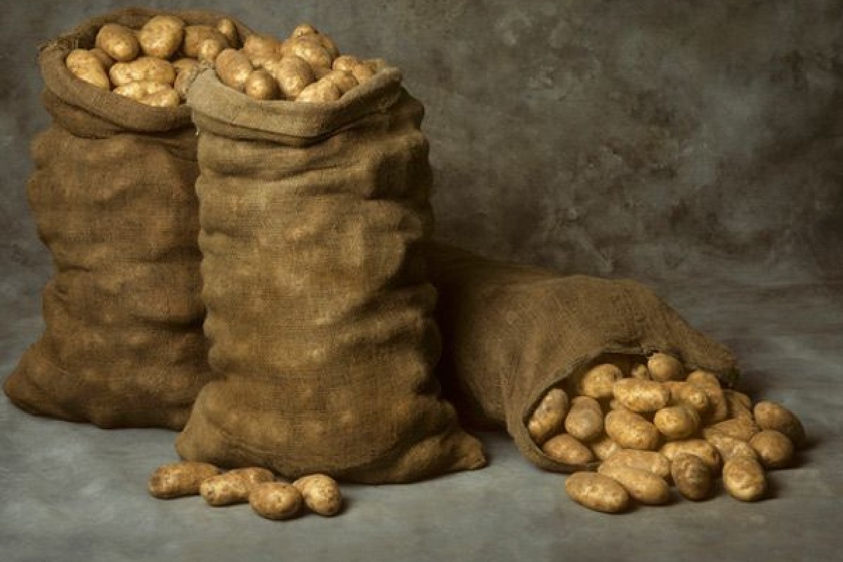 Ce sa pui in lada cartofilor ca sa nu mai incolteasca