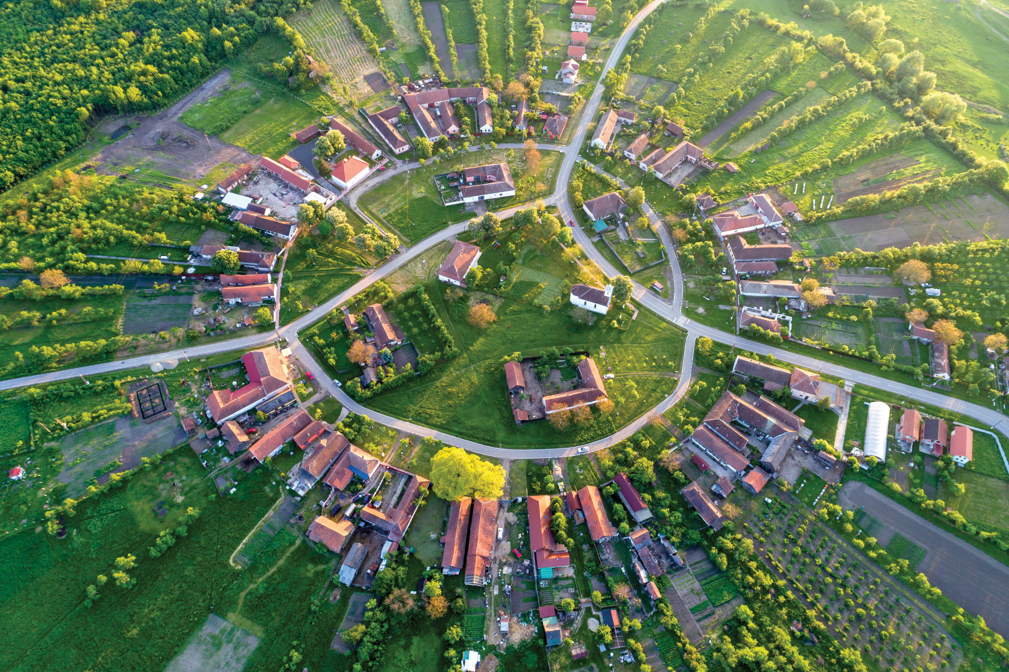 Cum arată singurul sat rotund din România