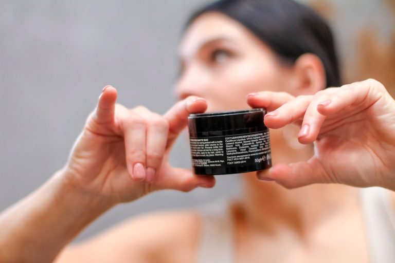 Cum să alegi corect crema de față. 4 sfaturi esențiale de care să ții cont 