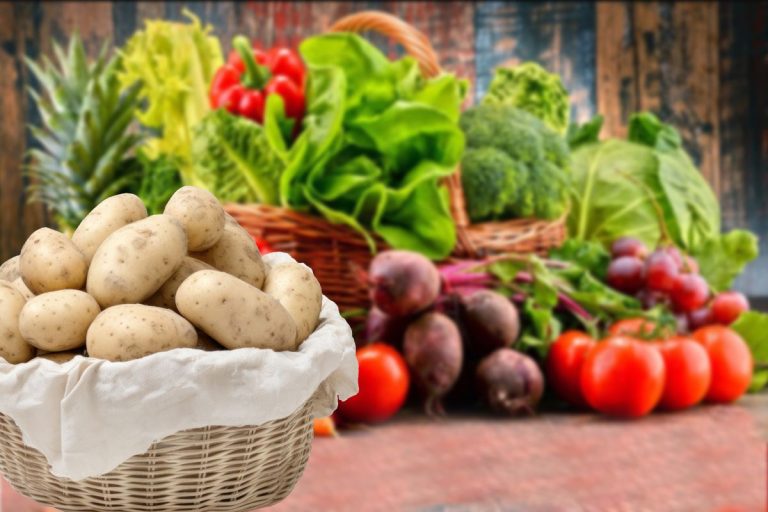 4 legume pe care să nu le depozitezi niciodată lângă cartofi. De asta se strică repede și fac mucegai