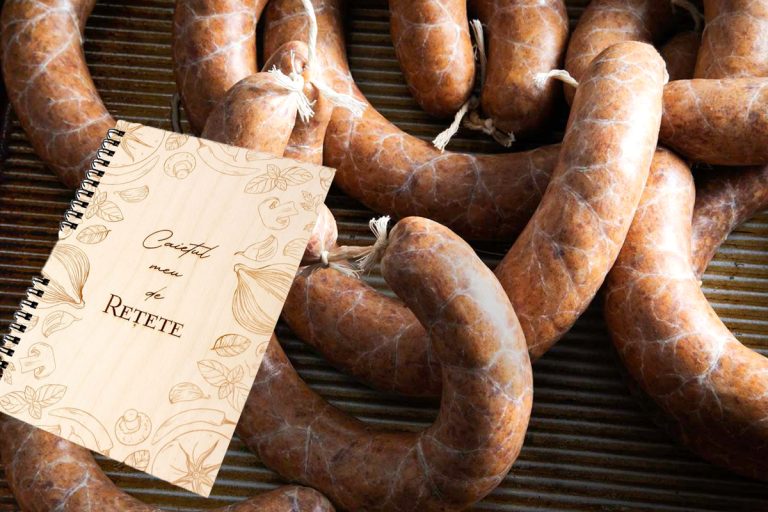 Cârnați de casă, rețeta tradițională din Moldova. Cu ce să amesteci carnea tocată pentru un gust desăvârșit