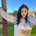 Câți bani face Gabriela Cristea din afacerea cu haine. Cât costă o rochie creată de vedeta TV