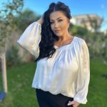 Câți bani face Gabriela Cristea din afacerea cu haine. Cât costă o rochie creată de vedeta TV