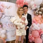 Ce rochie a îmbrăcat Elena Gheorghe ca nașă de botez, în biserică. A avut o apariție impecabilă. Imagini impresionante