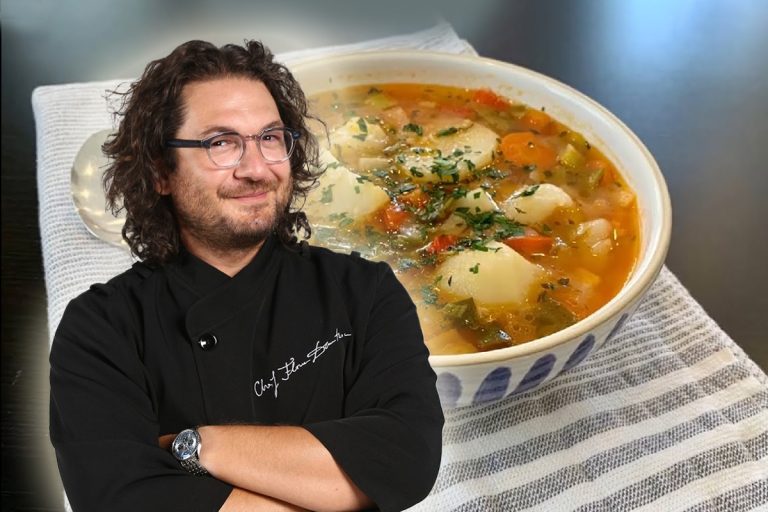 Ce să adaugi în ciorba de cartofi și afumătură ca să iasă și mai gustoasă. Rețeta specială a lui chef Florin Dumitrescu