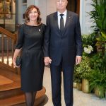 Cele mai scumpe ținute purtate de Carmen Iohannis de-a lungul timpului. Cât costă rochiile Primei Doamne