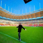 Cum a apărut Andra pe stadion, înainte de meciul România-Elveția. Artista va cânta imnul naționa, fanii sunt în extaz: “Felicitări și succes!”

